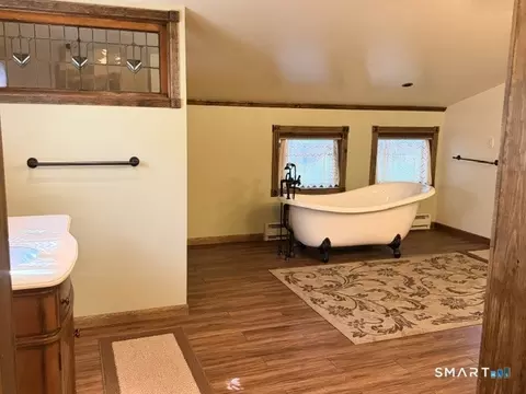 Bath - 528 Norwich Rd, Plainfield, CT 06374 photo 2 of 2