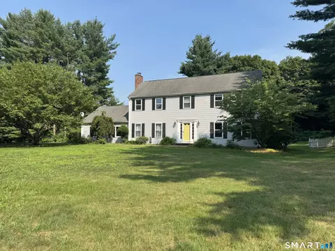 665 Quinnipiac Ct, Cheshire, CT 06410