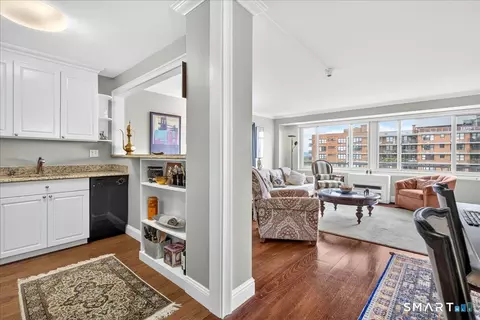 100 York St #15-P, New Haven, CT 06511
