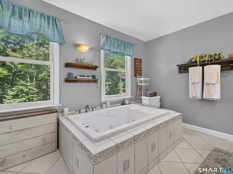 Bath - 31 Martleshamheath Ln, Madison, CT 06443 photo 4 of 6
