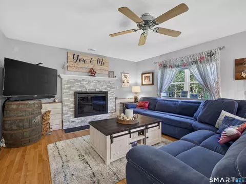 Living - 31 Martleshamheath Ln, Madison, CT 06443 photo 3 of 5