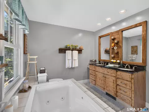 Bath - 31 Martleshamheath Ln, Madison, CT 06443 photo 3 of 6