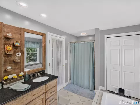 Bath - 31 Martleshamheath Ln, Madison, CT 06443 photo 2 of 6