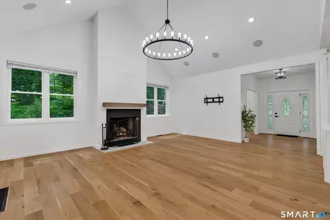 Living - 7 Thamesview Pentway Pentway, Gales Ferry, CT 06335 photo 3 of 3