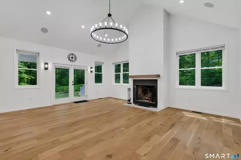 Living - 7 Thamesview Pentway Pentway, Gales Ferry, CT 06335 photo 2 of 3