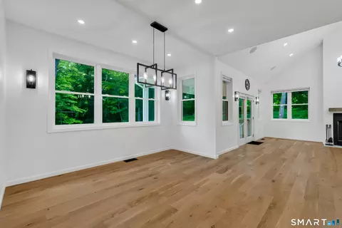 Dining - 7 Thamesview Pentway Pentway, Gales Ferry, CT 06335 photo 1 of 1