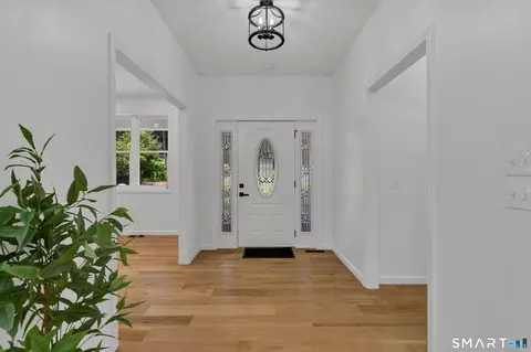 Entry Way - 7 Thamesview Pentway Pentway, Gales Ferry, CT 06335 photo 1 of 2