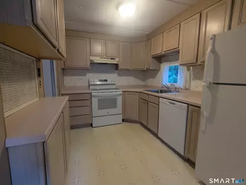 Kitchen - 11 Old Forge Rd, Westbrook, CT 06498 photo 1 of 2