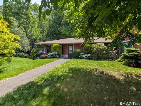 8 Sycamore Dr #A, Mansfield, CT 06268
