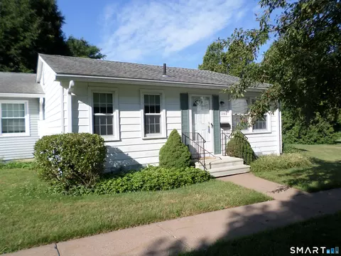 28 Ambassador Dr #D, Manchester, CT 06042