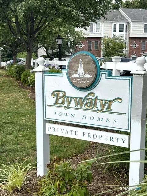 82 Bywatyr Ln #82, Bridgeport, CT 06605