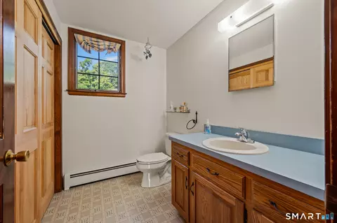 Bath - 28 Hayrake Dr, Wethersfield, CT 06109 photo 1 of 3
