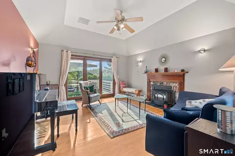 Living - 28 Hayrake Dr, Wethersfield, CT 06109 photo 2 of 4