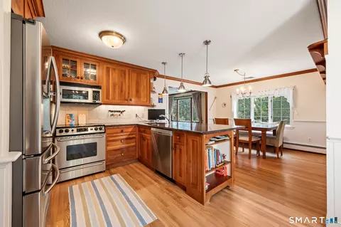 Kitchen - 28 Hayrake Dr, Wethersfield, CT 06109 photo 2 of 4