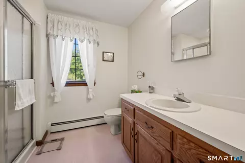 Bath - 28 Hayrake Dr, Wethersfield, CT 06109 photo 2 of 3