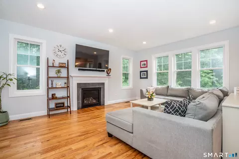 Living - 8 Windmill Ln, Canton, CT 06019 photo 1 of 2