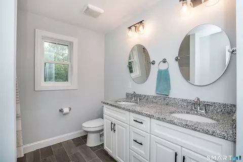 Bath - 8 Windmill Ln, Canton, CT 06019 photo 4 of 5