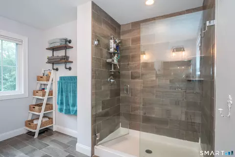 Bath - 8 Windmill Ln, Canton, CT 06019 photo 2 of 5