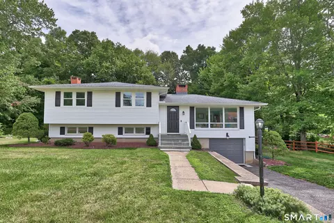 2 Northwood Dr, Middlebury, CT 06762
