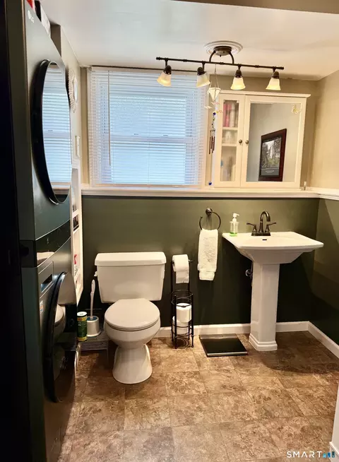 Bath - 46 Tedesco Dr, Waterbury, CT 06708 photo 1 of 2