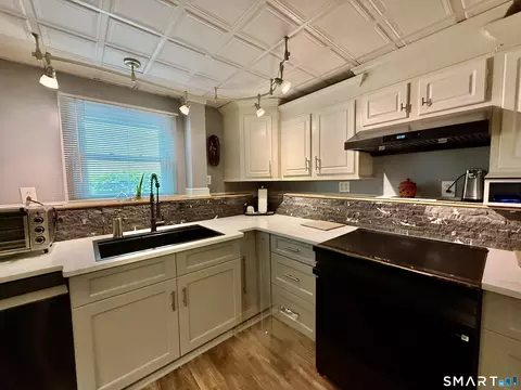 Kitchen - 46 Tedesco Dr, Waterbury, CT 06708 photo 5 of 5