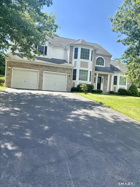 91 Valley View Rd, Manchester, CT 06040