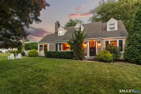 128 Soundview Ct, Stamford, CT 06902