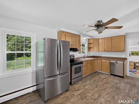 Kitchen - 252 Cow Hill Rd # -A, Clinton, CT 06413 photo 4 of 5