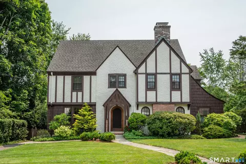 20 Fernwood Rd, West Hartford, CT 06119