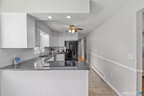 Kitchen - 34 Vezina Dr, Killingly, CT 06239 photo 5 of 5