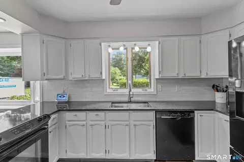 Kitchen - 34 Vezina Dr, Killingly, CT 06239 photo 2 of 5