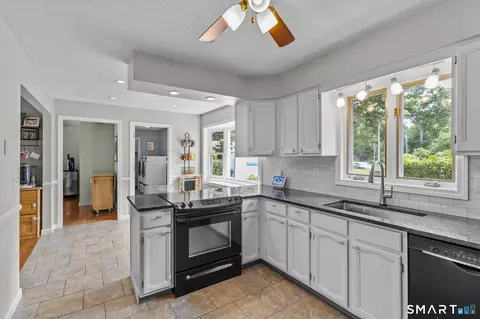 Kitchen - 34 Vezina Dr, Killingly, CT 06239 photo 1 of 5