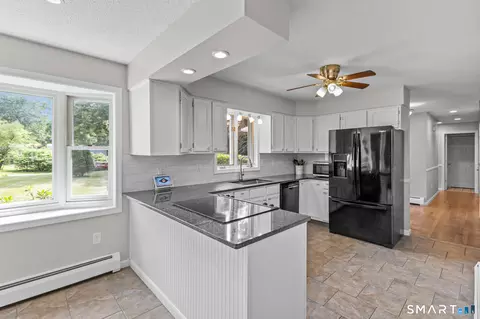 Kitchen - 34 Vezina Dr, Killingly, CT 06239 photo 4 of 5