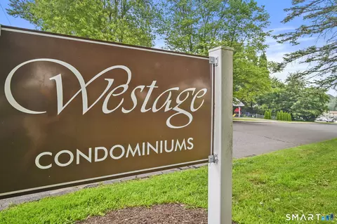 6 Carillon Dr #D, Rocky Hill, CT 06067