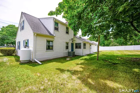 Exterior - 93 Pool Rd, North Haven, CT 06473 photo 7 of 8
