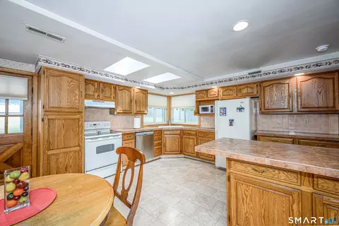 Kitchen - 93 Pool Rd, North Haven, CT 06473 photo 1 of 4