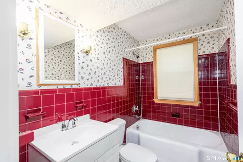 Bath - 93 Pool Rd, North Haven, CT 06473 photo 2 of 4