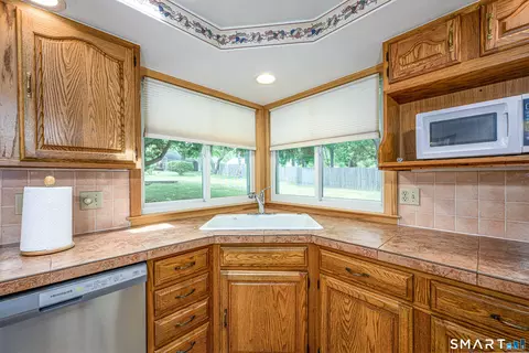 Kitchen - 93 Pool Rd, North Haven, CT 06473 photo 3 of 4