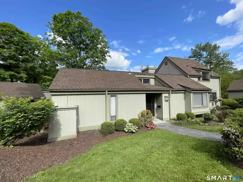 598 Heritage Vlg #A, Southbury, CT 06488