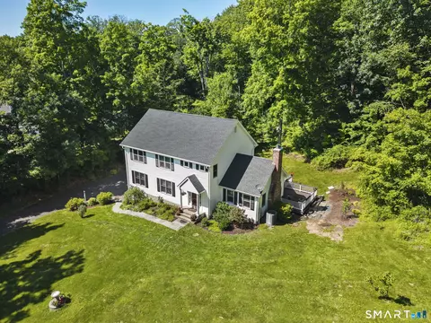 151 Lantern Park Ln S, Southbury, CT 06488