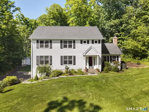 151 Lantern Park Ln S, Southbury, CT 06488