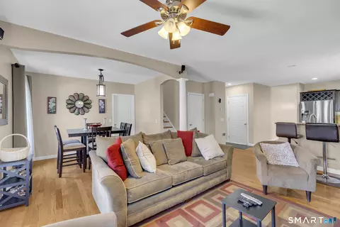 Living - 104 Benjamin Ct #104, Windsor, CT 06095 photo 3 of 4