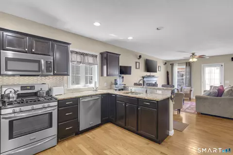 Kitchen - 104 Benjamin Ct #104, Windsor, CT 06095 photo 4 of 4
