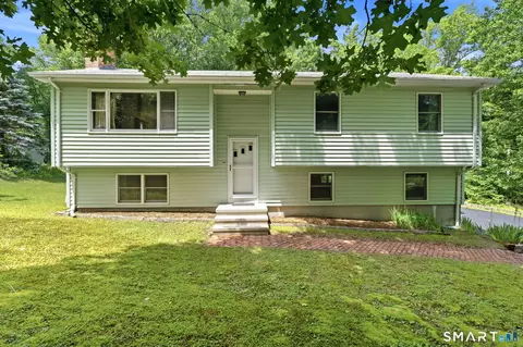 19 Holmes Rd, East Lyme, CT 06333