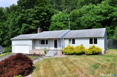 100 Wynding Brook Dr, Rocky Hill, CT 06067
