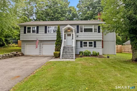 10 Grumman Ave, Norwalk, CT 06851