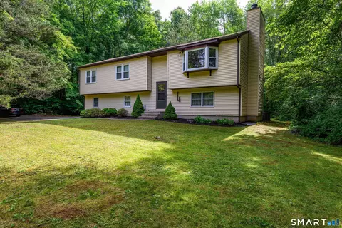 311 Twin Lakes Rd, North Branford, CT 06471