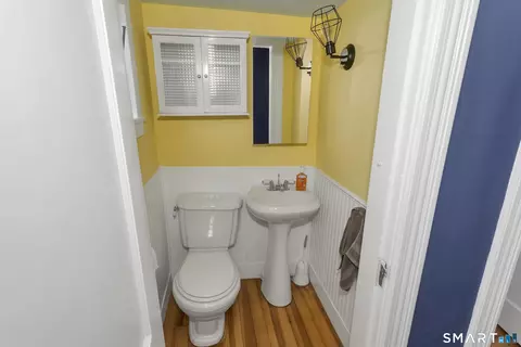 Bath - 320 Mapleton Ave, Suffield, CT 06078 photo 1 of 3