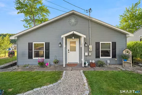 4 Loyola Rd Ext, Woodstock, CT 06281
