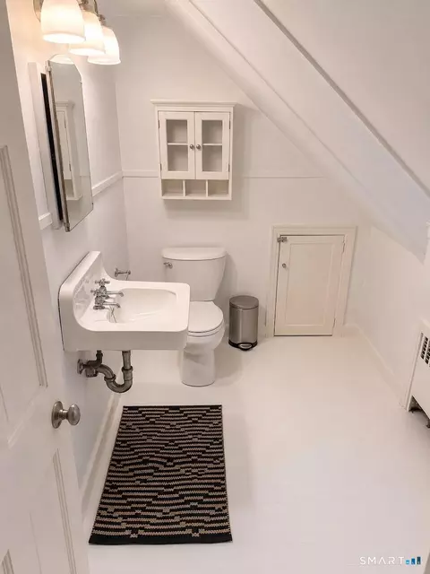 Bath - 111 Beverly Rd, Wethersfield, CT 06109 photo 4 of 4